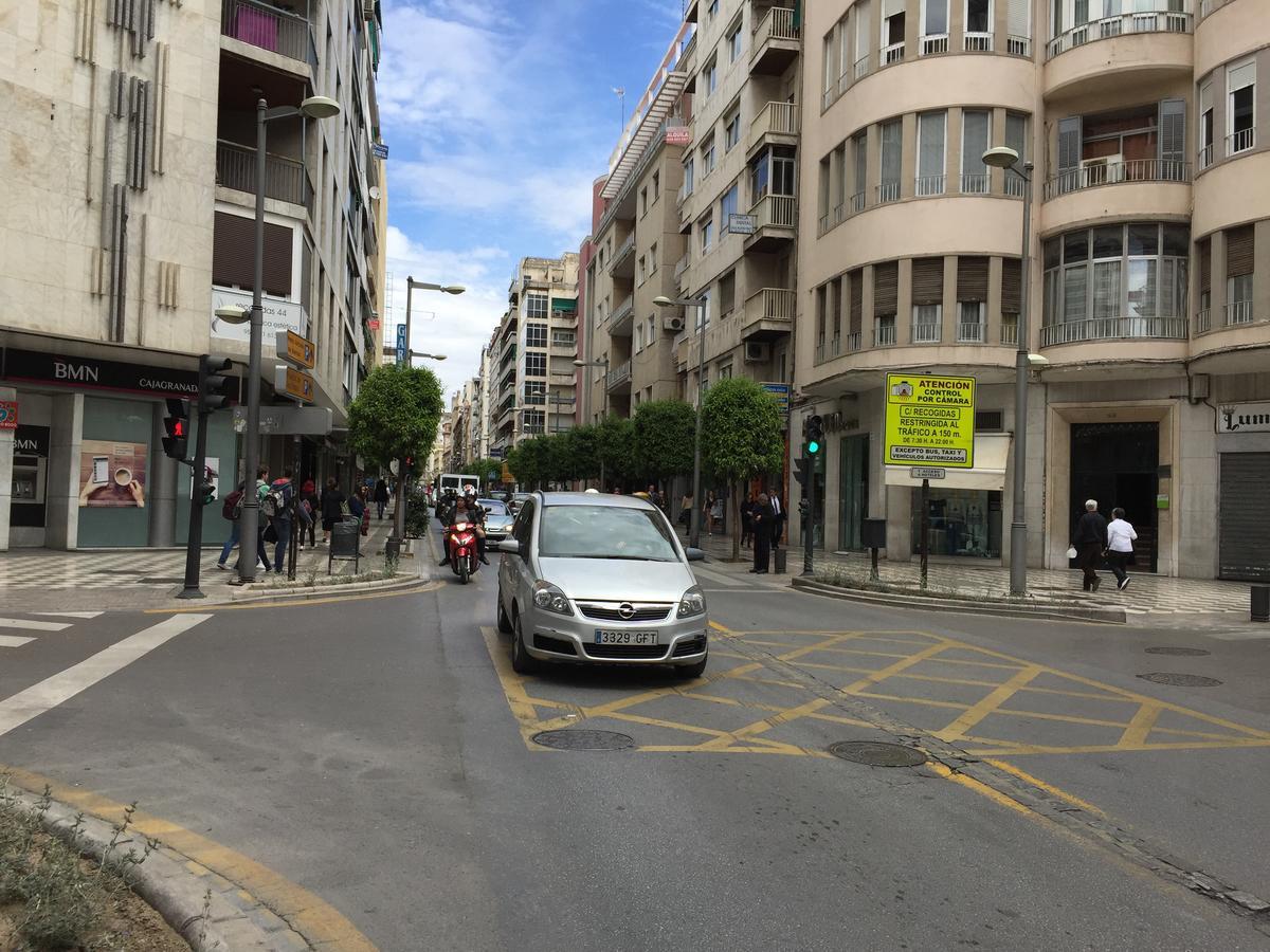 Piso En Calle Recogidas Granada Exterior foto